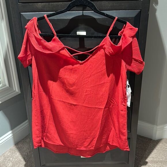 Red cold shoulder with ruffles short sleeve blouse ! Size small! - Picture 1 of 7